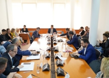 Përplasën mes veti LDK dhe VV për kredinë për skemat sociale