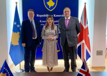 Haxhiu pret në takim ministrin britanik dhe Abbottin: Morëm zotimet për vazhdimin e bashkëpunimit