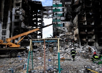 Rusia thotë se ka sulmuar një fabrikë të municionit afër Kievit