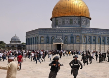 Përleshje midis policisë izraelite dhe palestinezëve në xhaminë Al-Aksa