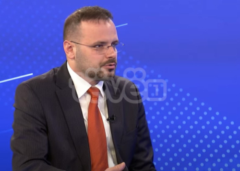 Eksperti i arsimit: Testimi i mësimdhënëseve nuk ka bazë ligjore dhe është i paarsyeshëm