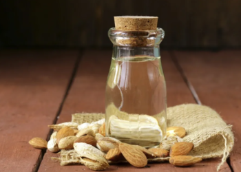 Vaji i bajames konstatohet se është  i mirë për lëkurën