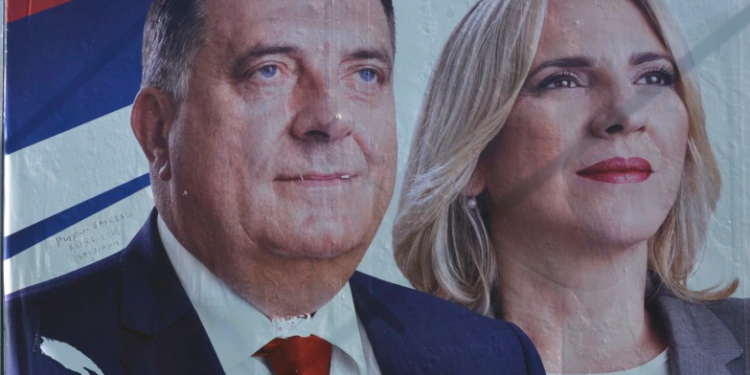 Britania sanksionon dy politikanë serbë të Bosnjës