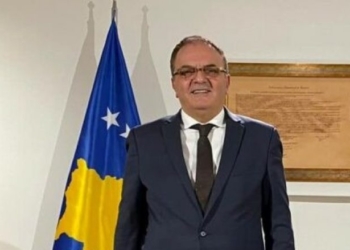 Cakolli: Ambasadori Berishaj do të duhej të ofronte dorëheqjen deri në sqarimin e aferës