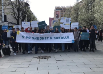 “Spo shkohet n’shkollë”, nis protesta e nxënësve në Prishtinë