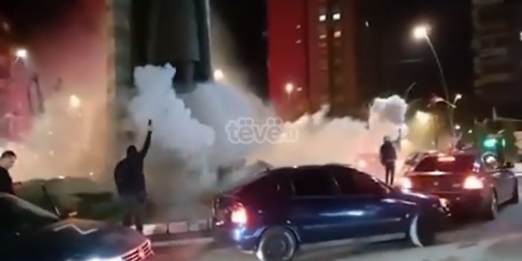 Policia nis hetimet ndaj serbëve që festuan me armë zjarri në Mitrovicën Veriore