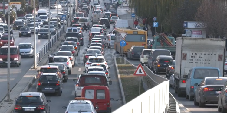 Ligji që ndalon importin e veturave më të vjetra se 10 vjet pritet të ndryshohet