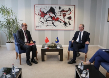 Bislimi dhe ambasadori i turk bisedojnë për sektorët ku Truqia mund të ofrojë përkrahje