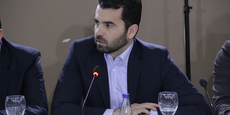 Demi: Qeveria nuk duhet t’i fusë të gjitha kategoritë me një thes