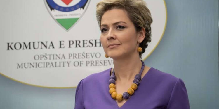 Sinani kërkon shtyrje të seancës për shkarkimin e saj pasi ka takim me Kurtin