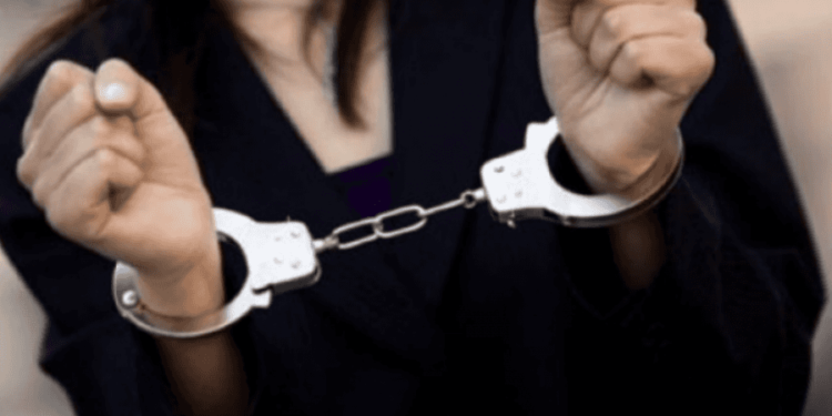 Arrestohet një grua në Fushë Kosovë, dyshohet se ka trafikuar njerëz