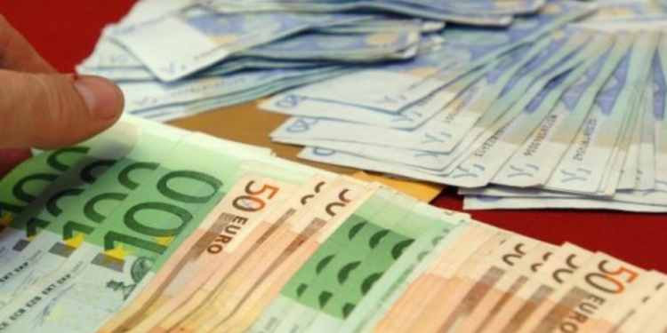 Prishtinë, i vidhet një burri çanta me 8 mijë euro në të