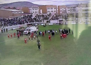 Autoambulanca në fushë, po i jepet ndihma mjekësore Stivi Frashërit