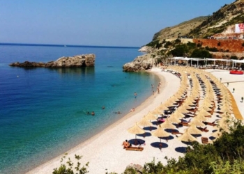 Lufta në Ukrainë ka ndikuar që shumë turistë të huaj të anulojnë pushimet në Shqipëri