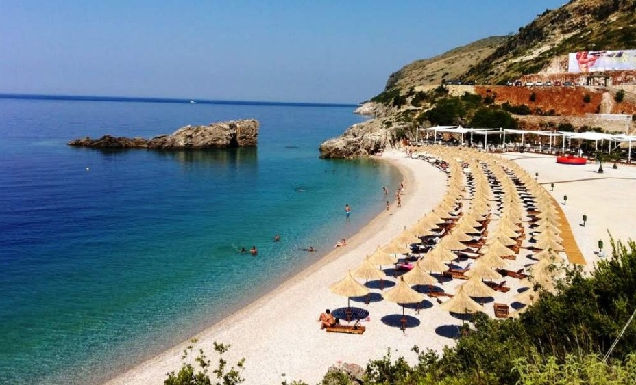 Lufta në Ukrainë ka ndikuar që shumë turistë të huaj të anulojnë pushimet në Shqipëri