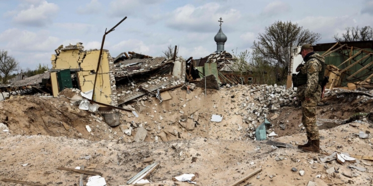 Ukraina sulmon një fshat afër kufirit me Rusinë