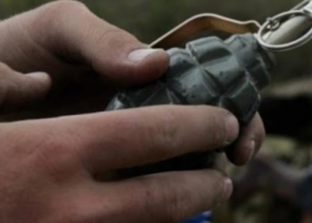 Gjendet një thes me 5 granata dore dhe 4 trombllona