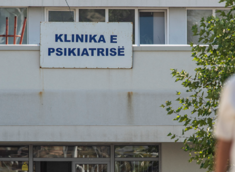 Një person ik nga Klinika Psikiatrike në Prishtinë