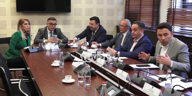 A po rrezikohet demokracia në Kuvend?