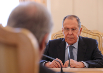 Lavrov akuzon NATO-n për përfshirje në luftë me përfaqësues, paralajmëron për përhapjen e konfliktit të armatosur përtej Ukrainës