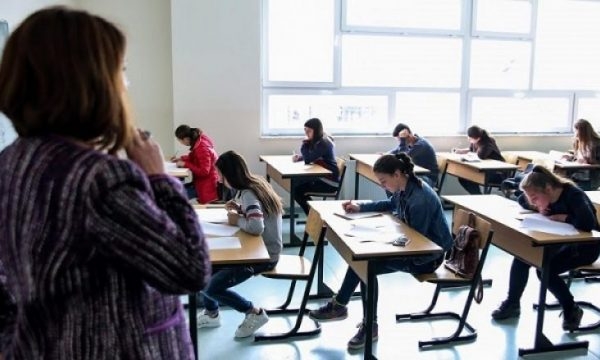 Kosova ka 1.600 mësimdhënës më tepër sesa nevojiten në sistemin e arsimit