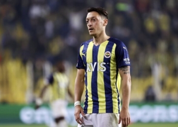 Ozil nuk ‘rehatohet’, afër largimit nga Fenerbahce