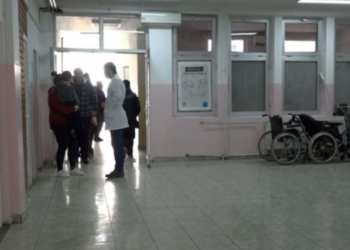 ​45 profesionistë shëndetësorë të QKMF Fushë Kosovë mbesin pa punë