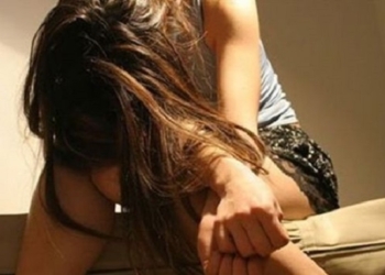 Sulmon seksualisht të miturën, arrestohet nga policia