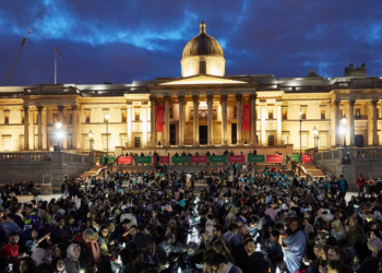 “Iftari i Hapur” mblodhi mijëra njerëz në sheshin e Londrës