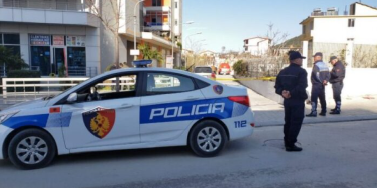 Durrës: Vëllai i madh do ngrihej për syfyr, i vogli acarohet nga alarmi, e kap thikën dhe e qëllon