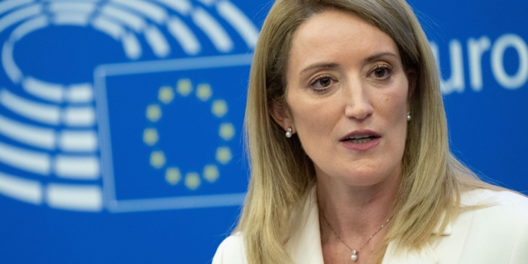 Metsola: Thirrjet për liberalizim vizash për Kosovën po hasin në veshë të shurdhër