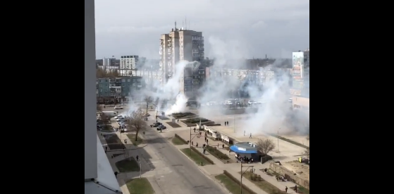 Forcat ruse hapën zjarr drejt protestuesve ukrainas në qytetin Enorgodar