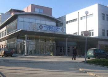 Prizren: Baba me dy djem të mitur rrahin një person