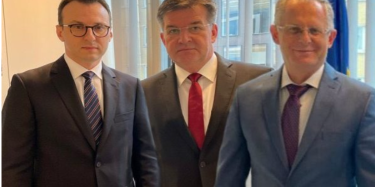 Mediumi serb: Arrihet një marrëveshje mes Kosovës dhe Serbisë për arkivat