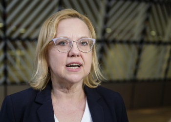 Polonia i jep fund marrëdhënieve energjetike me Rusinë