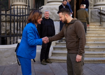Pelosi takon Zelensky në Kiev