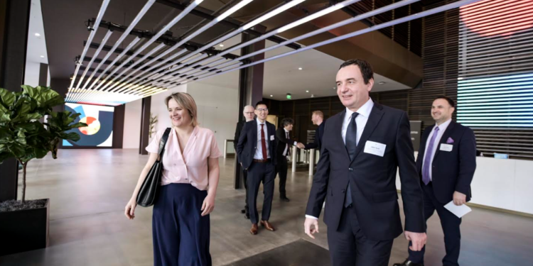 Kryeministri Kurti takohet me drejtues të kompanisë Uber në SHBA