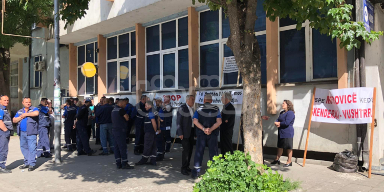 Punëtorët e KEDS/Kesco në distriktin e Mitrovicës në grevë, kërkojnë rritje të pagave