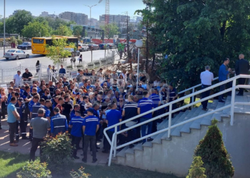 Vazhdon edhe sot greva e punëtorëve të KEDS dhe KESCO