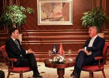 Abdixhiku takon Gjukanoviqin, bisedojnë për perspektivën euro-atlantike të Kosovës dhe Malit të Zi