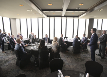 Kryeministri Kurti takoi komunitetin e biznesit në Iowa