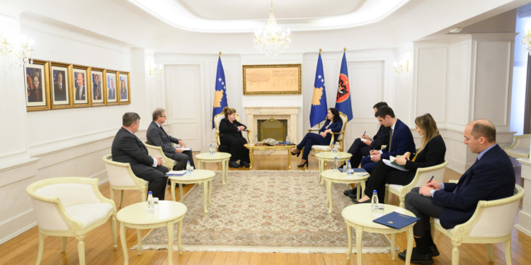 Osmani pret delegacionin nga Komisioni i Venecias