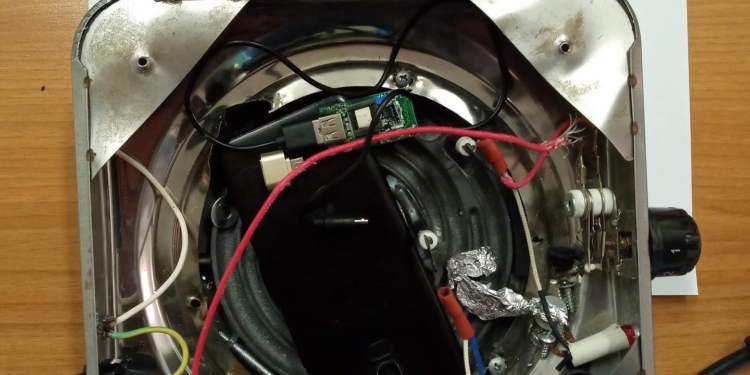 Në burgun e Dubravës tentohet të futet telefoni duke u fshehur në një reshov elektrik