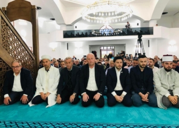 Abazoviqi e fal Bajramin bashkë me qytetarët e Ulqinit