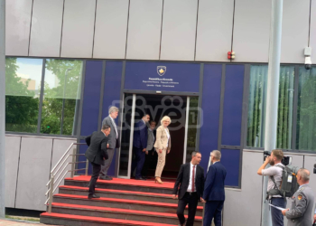 Nis takimi i Kurtit me ministren gjermane të Mbrojtjes