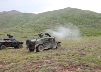 Mehaj përcjell nga afër stërvitjen e FSK-së në Babaj të Bokës