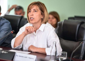 Profesoresha Pupovci: Nuk ka grusht e as plumb që më sprapsë nga parimet e mia