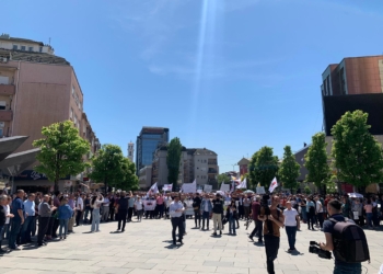 Përfundon protesta e punëtorëve të sektorit publik