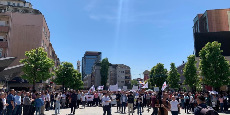 Përfundon protesta e punëtorëve të sektorit publik
