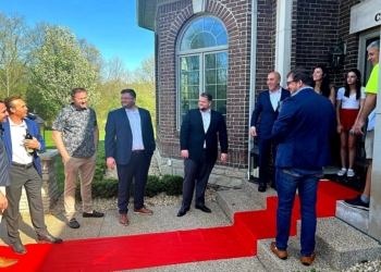 Haradinaj në SHBA darkon me një familje amerikane, thotë se njihet për aktivitetet humanitare kudo në botë